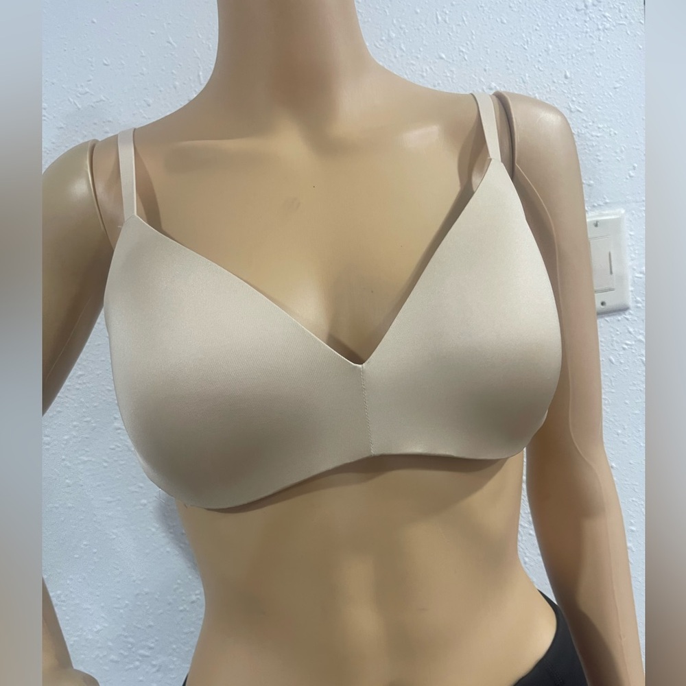 SKIMS Nude Toned Seamless Wireless Bra